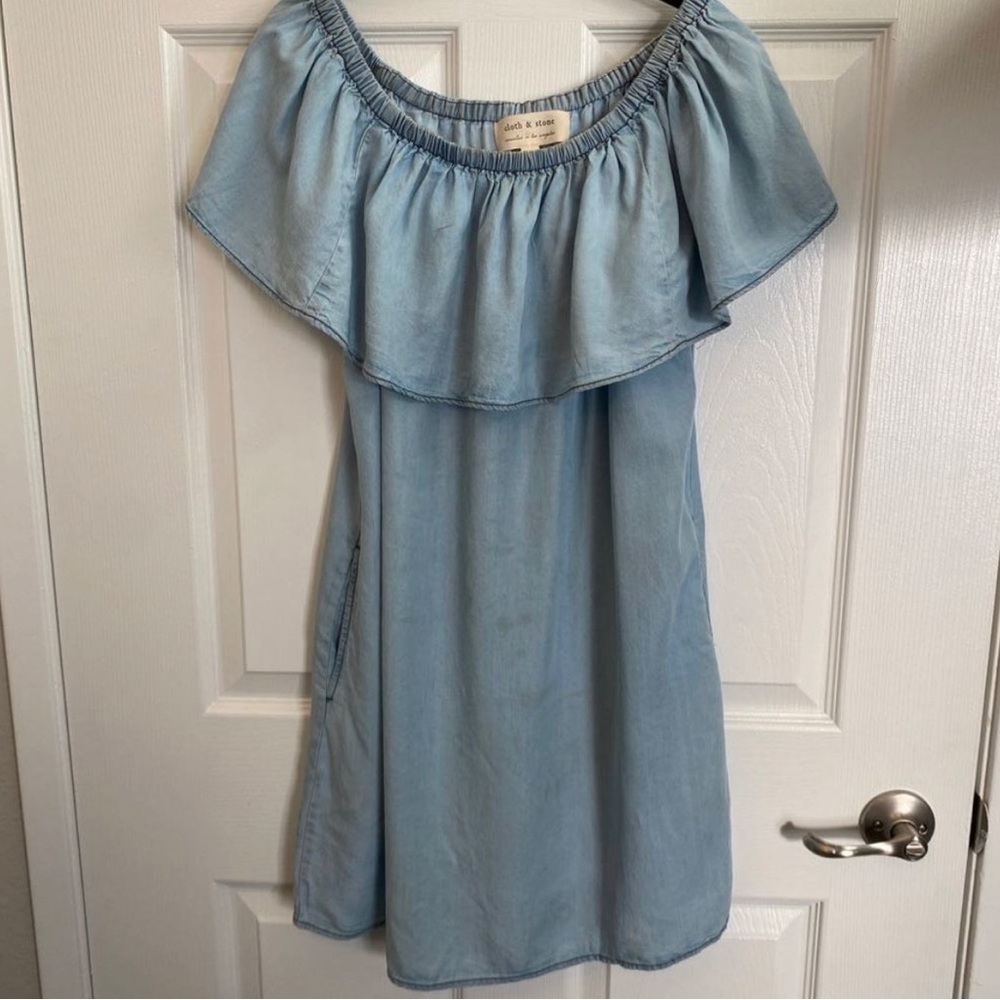 Cloth & Stone Light Chambray Dress. Small